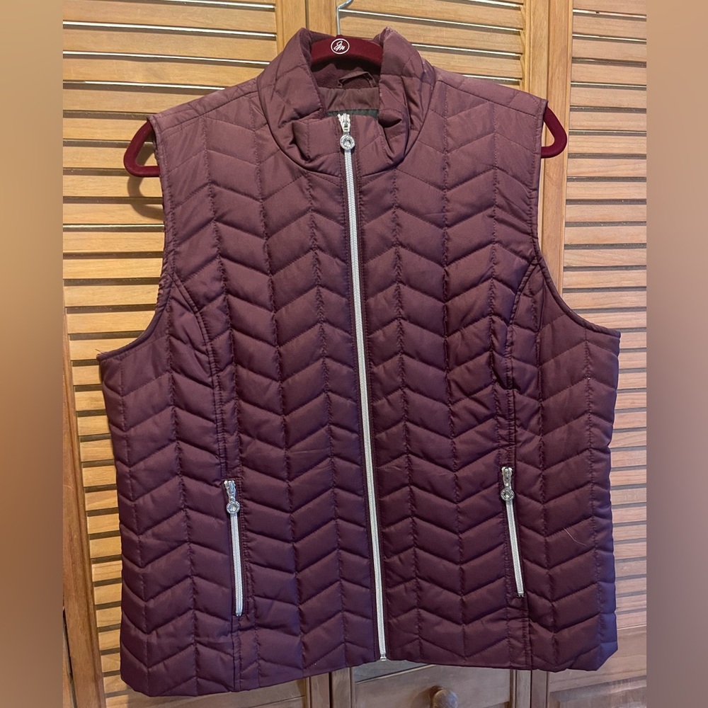 Marc New York beautiful quilted vest, wine color, size XL ,worn once